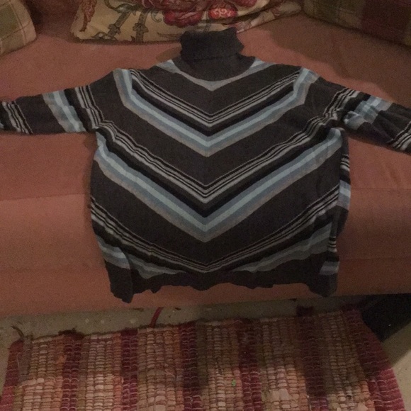 Sweater - Picture 1 of 3